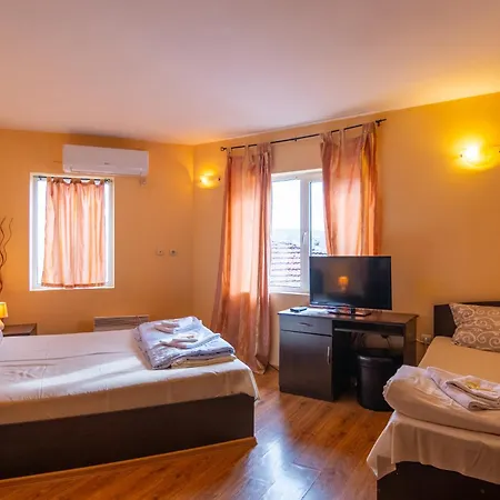 Hotel семеен търнава 3*